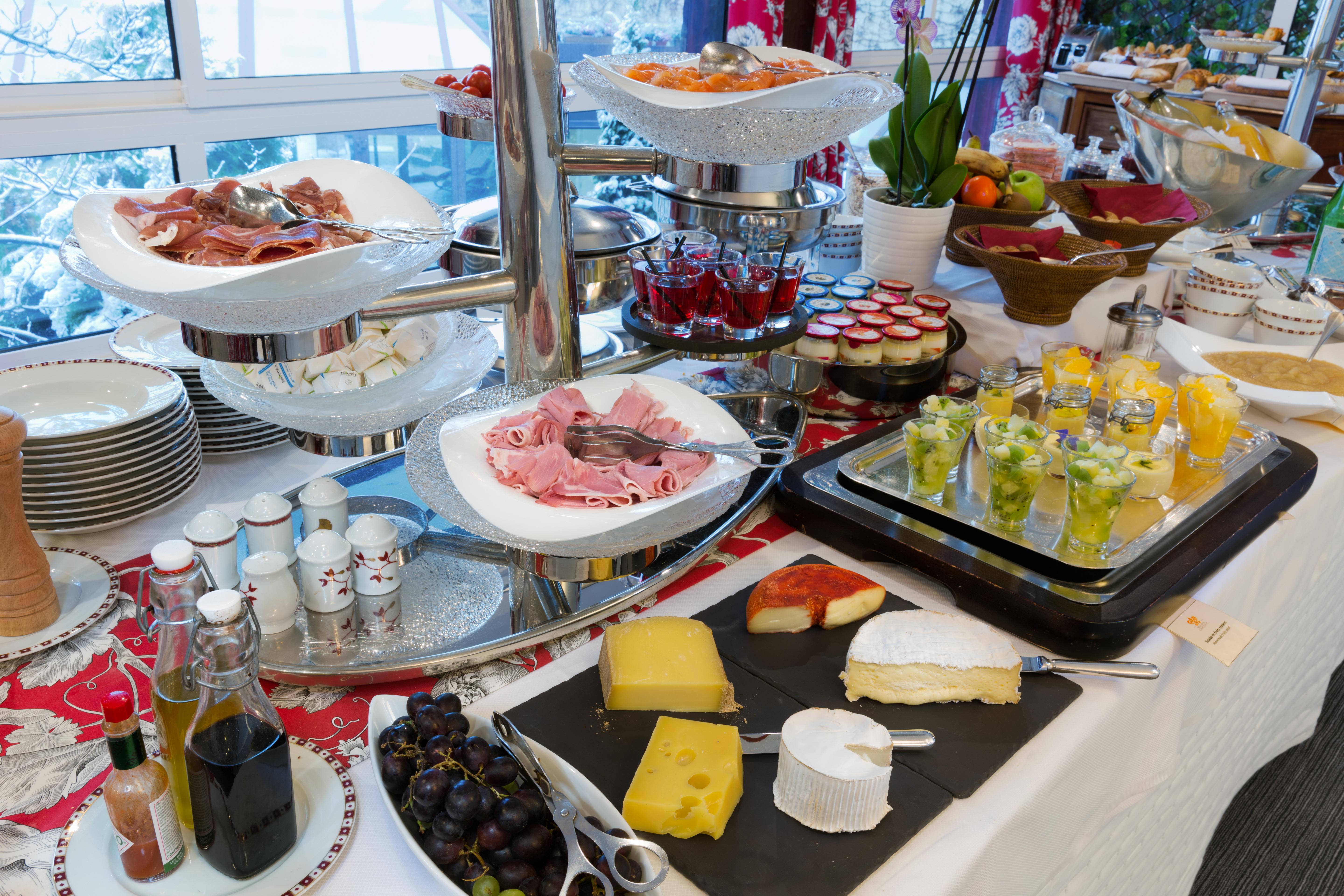 Hostellerie Briqueterie & Spa Champagne Vinay  Bagian luar foto A buffet