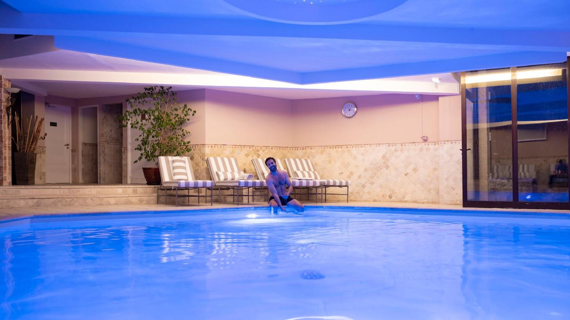 Hostellerie Briqueterie & Spa Champagne Vinay  Bagian luar foto The pool at the hotel