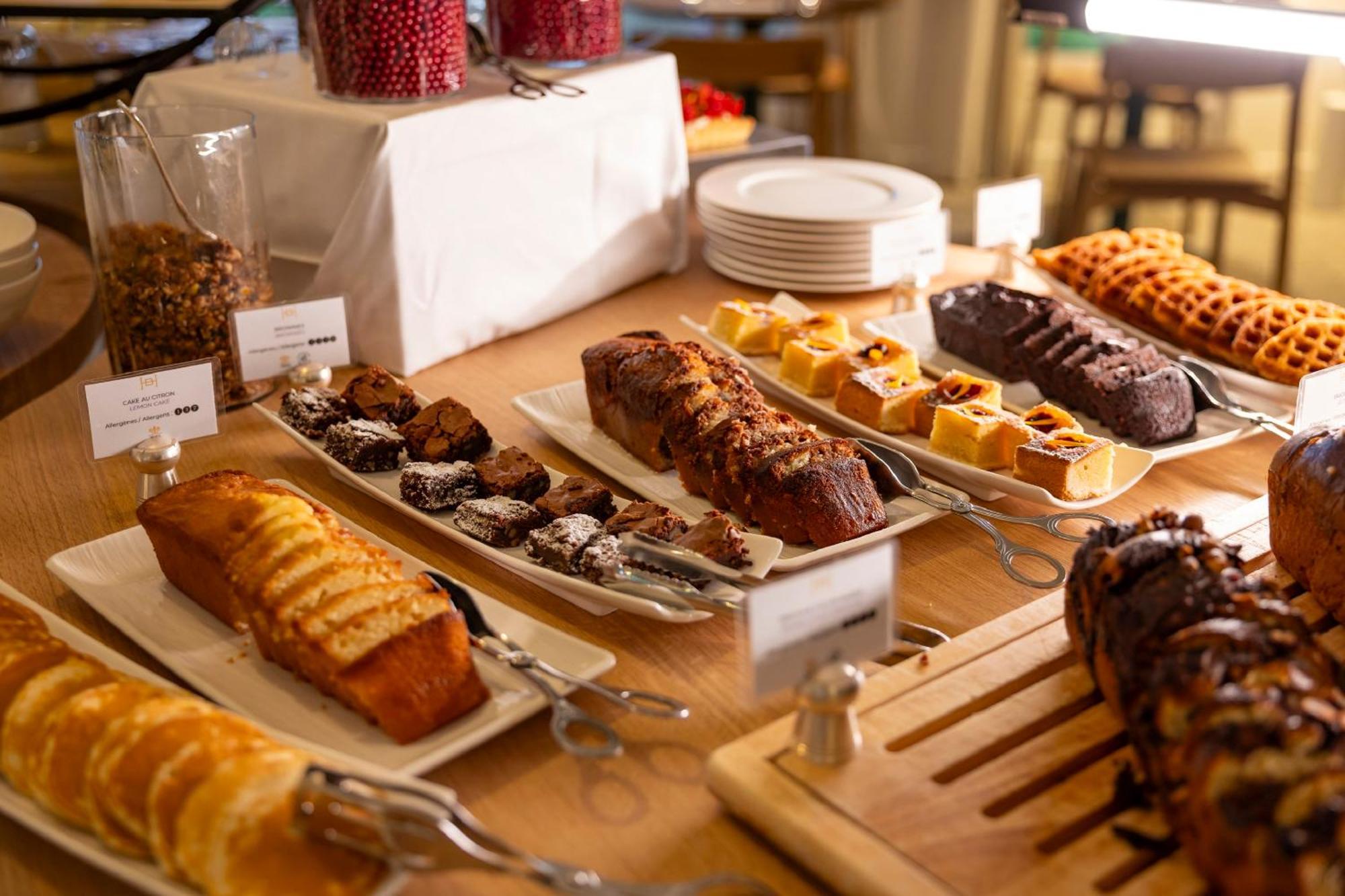 Hostellerie Briqueterie & Spa Champagne Vinay  Bagian luar foto A selection of cakes