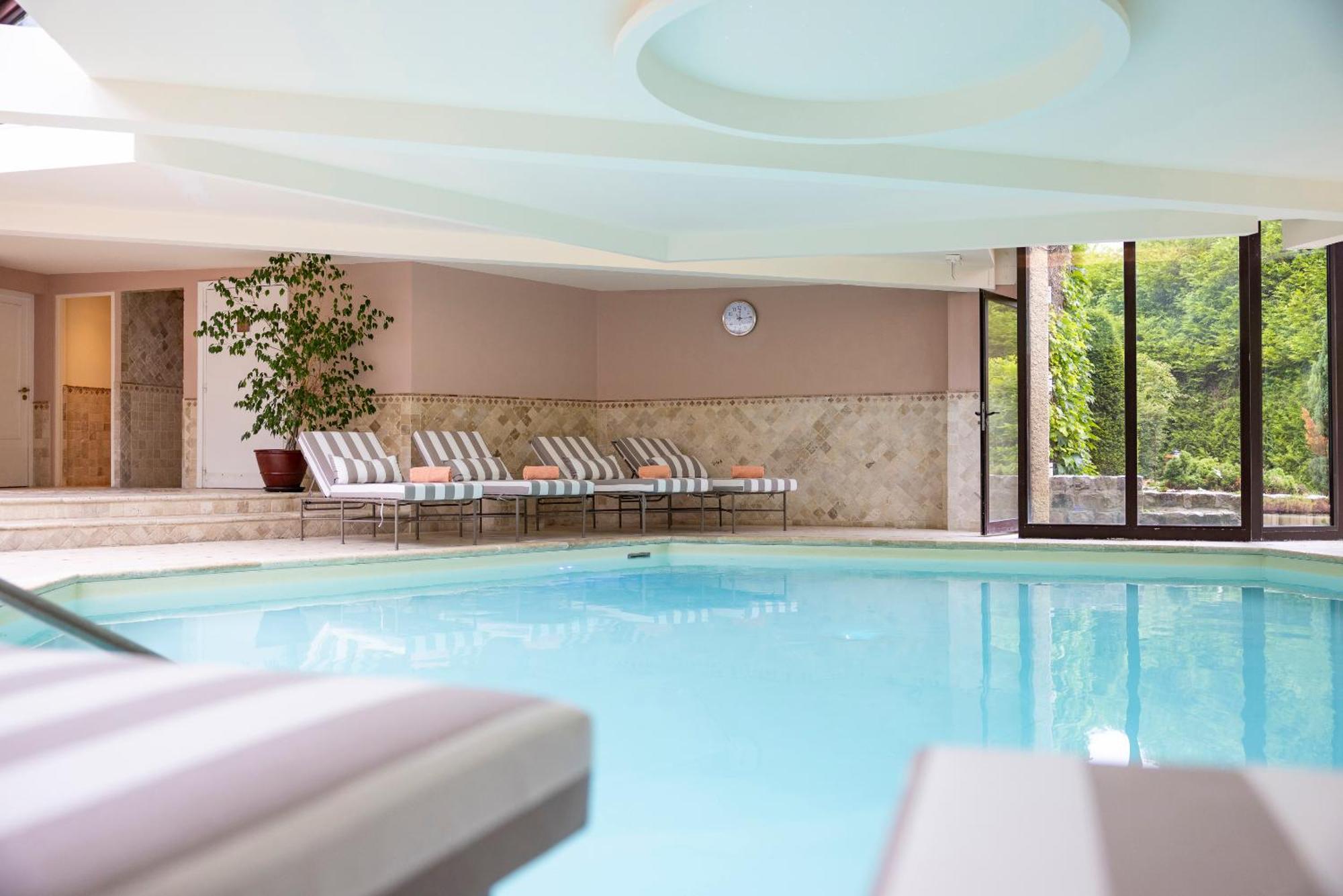 Hostellerie Briqueterie & Spa Champagne Vinay  Bagian luar foto The swimming pool at the hotel